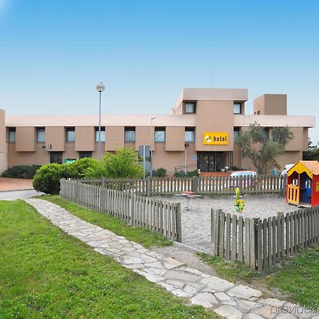 Hotel As Porta Catalana à La Jonquière Extérieur photo